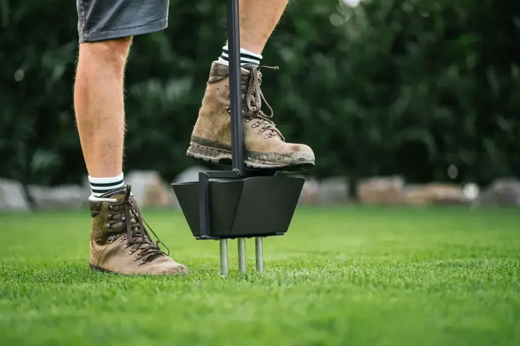 [BONI-6-612001] Rasenspecht Stahl, 95cm, Anthrazit, 3er Hohlspoon, Rasenpflege.webp