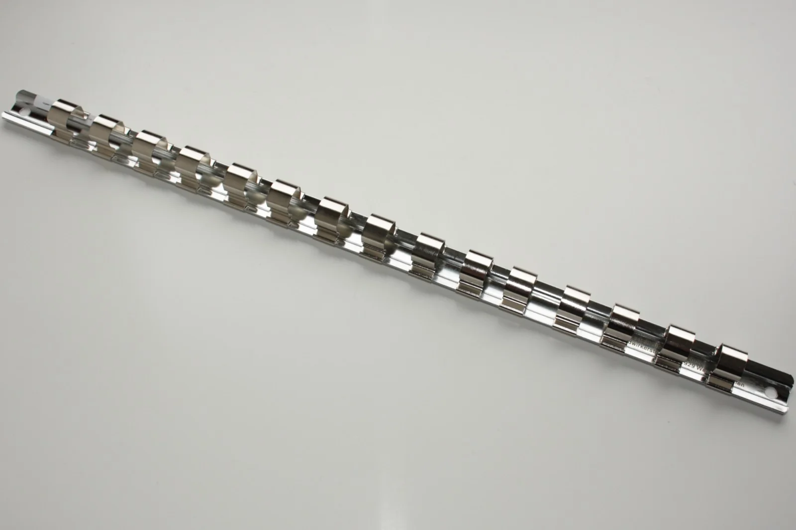 "Sealbhóir Soicéad 1/2 Orlach le 15 Gearrthóg, Eagraí Uirlisí Ceardlainne image"