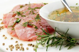 Feoil a ullmhú le haghaidh barbeque